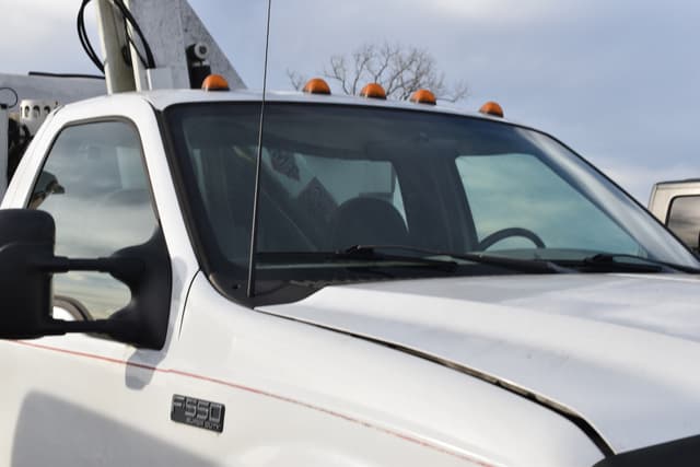 Image of Ford F-450 equipment image 4