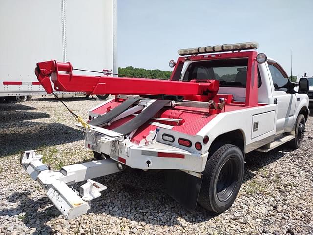Image of Ford F-450 equipment image 4