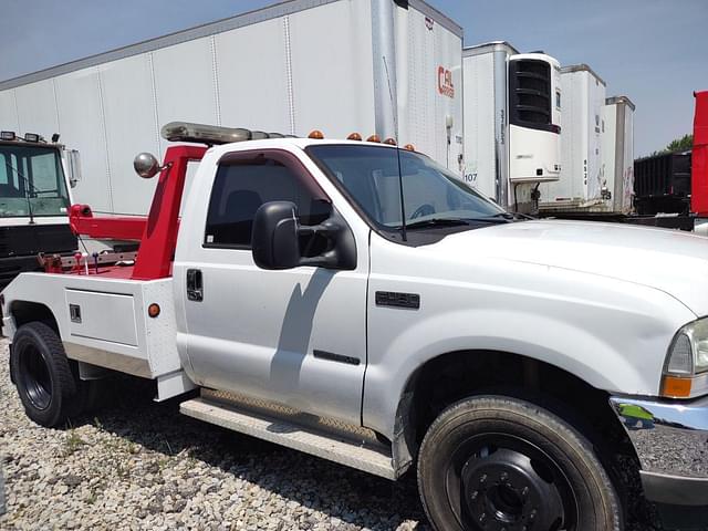 Image of Ford F-450 equipment image 3