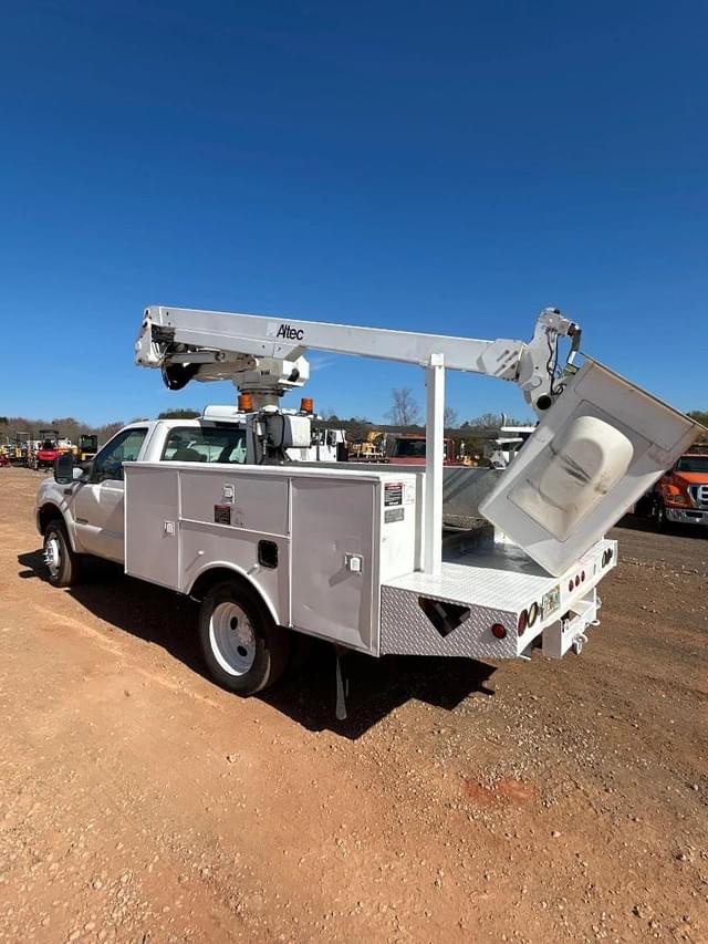 Image of Ford F-450 equipment image 3