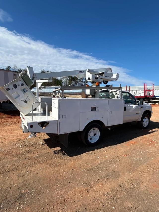 Image of Ford F-450 equipment image 2