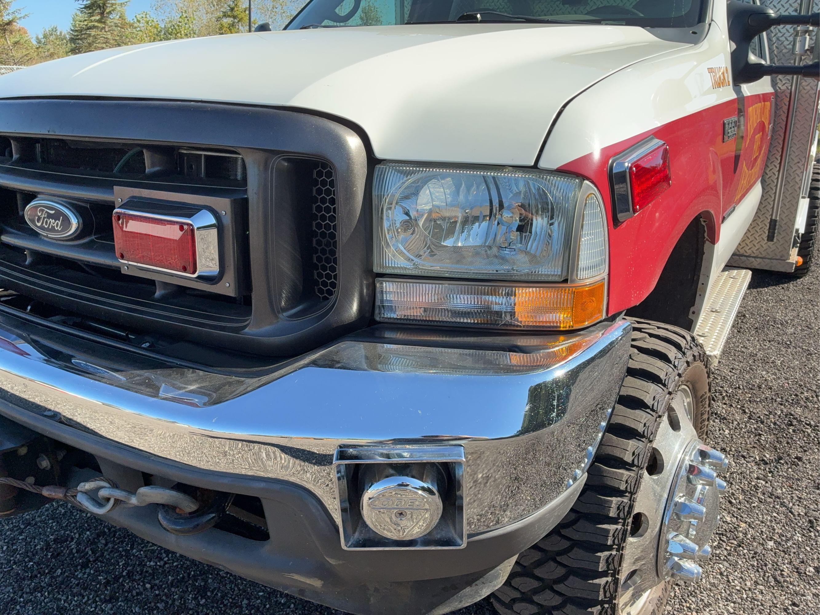 2002 Ford F-550 Equipment Image0