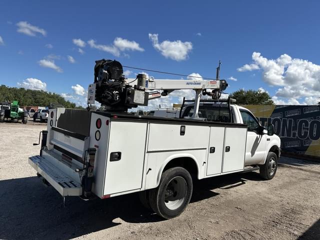 Image of Ford F-550 equipment image 2