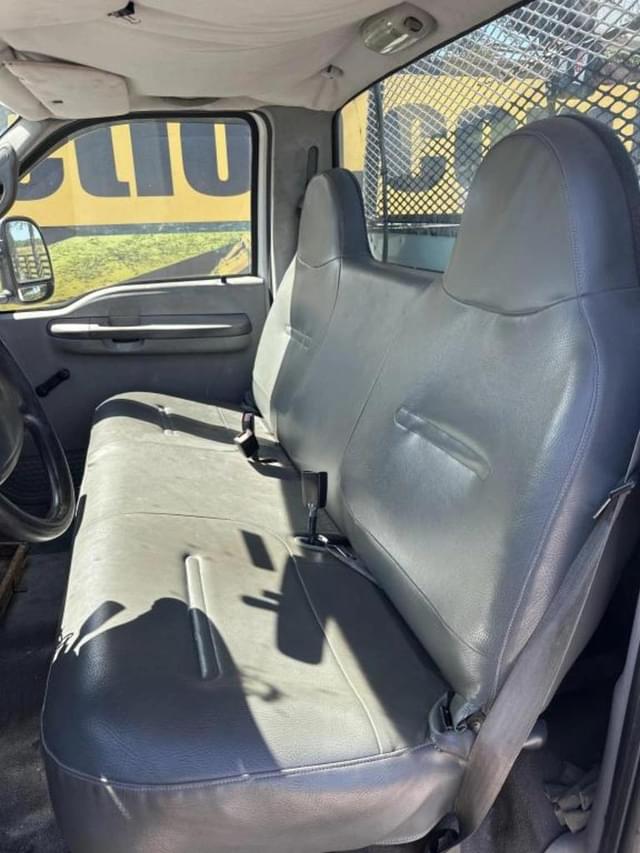 Image of Ford F-550 equipment image 4