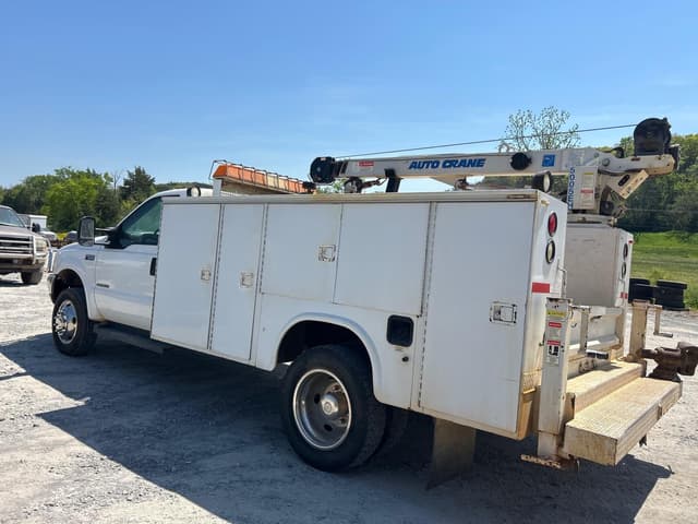 Image of Ford F-550 equipment image 3