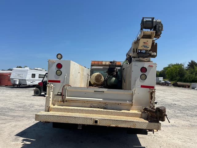 Image of Ford F-550 equipment image 2