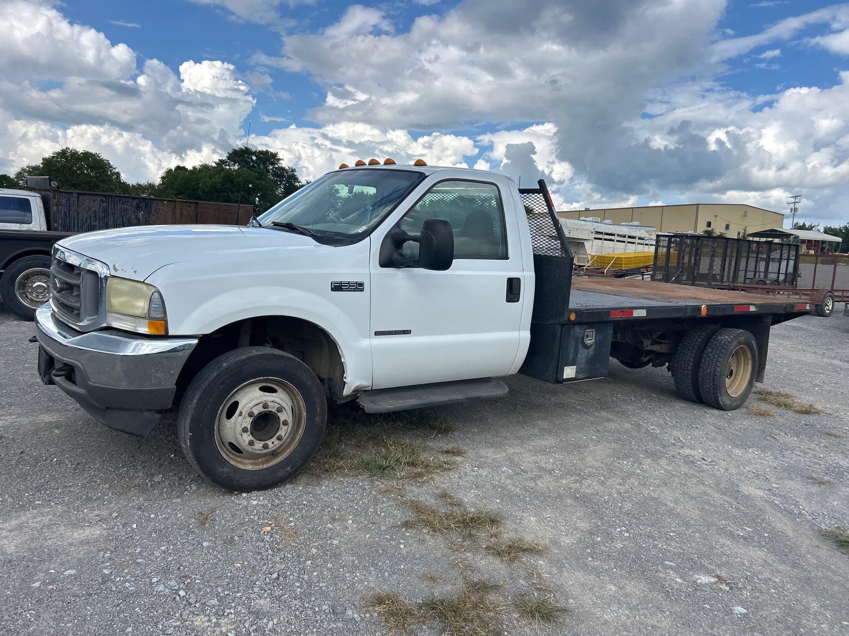 2002 Ford F-550 Equipment Image0