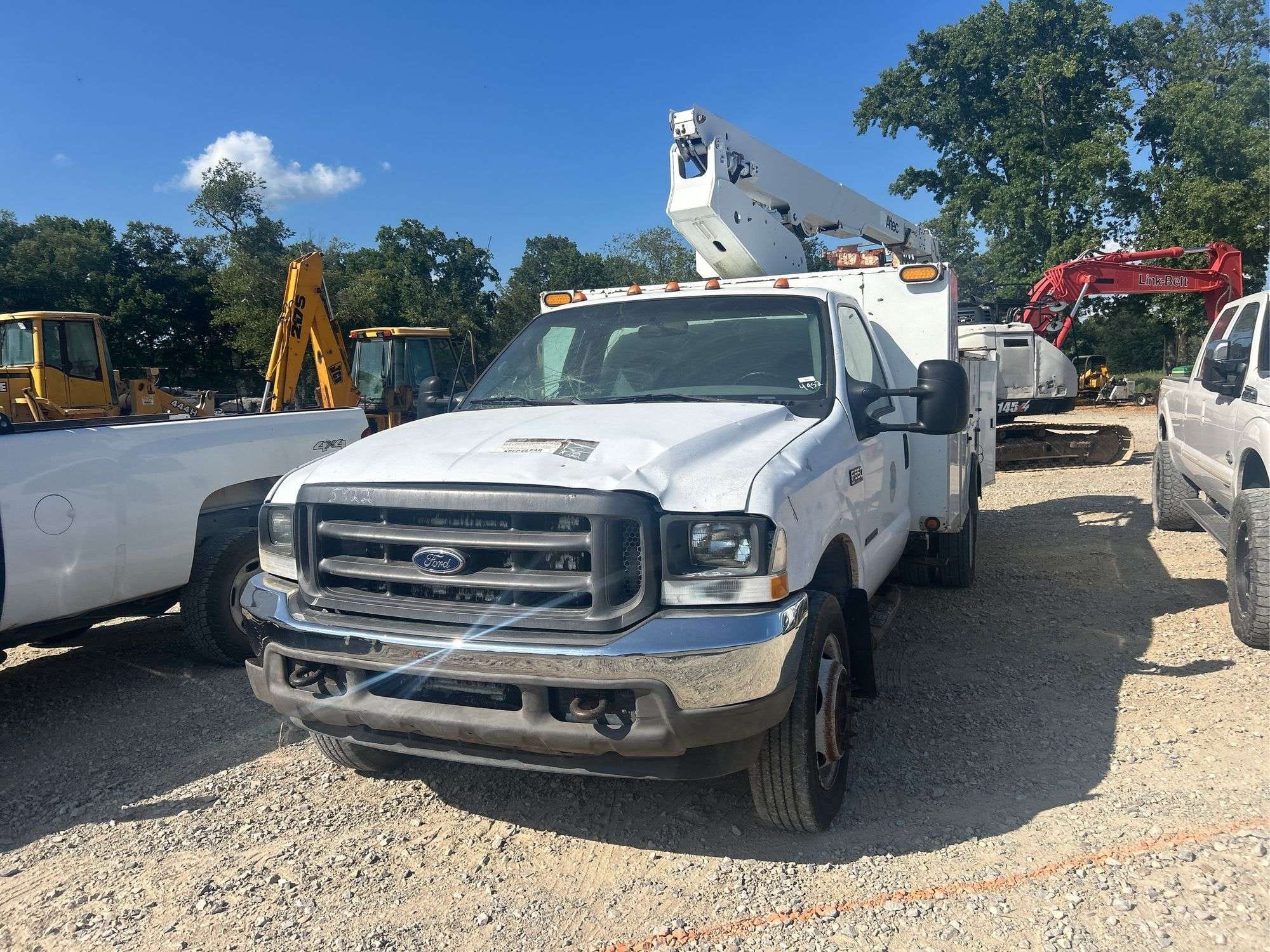 2002 Ford F-550 Equipment Image0