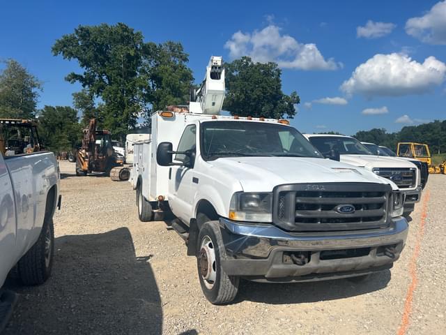 Image of Ford F-550 equipment image 4