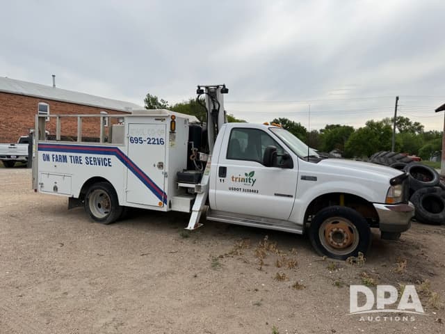 Image of Ford F-550 equipment image 3