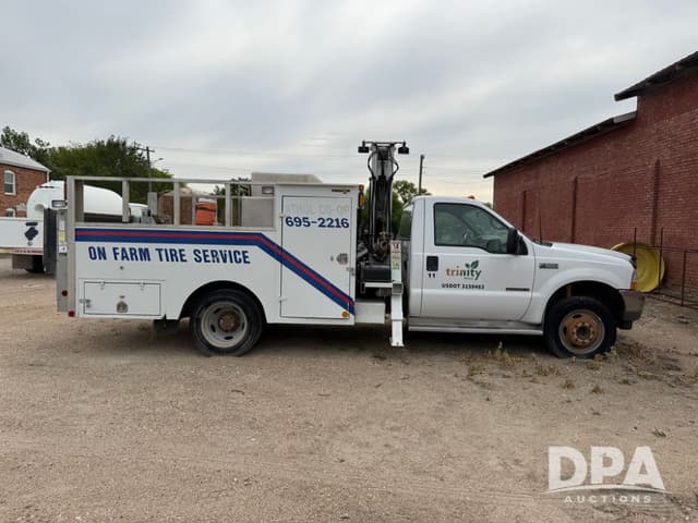 Image of Ford F-550 equipment image 4