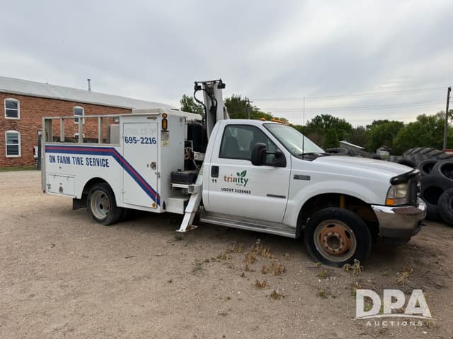 Image of Ford F-550 equipment image 2