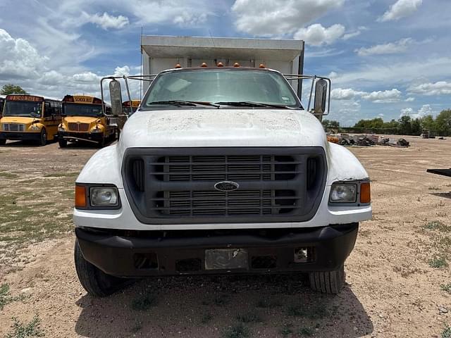Image of Ford F-650 equipment image 2