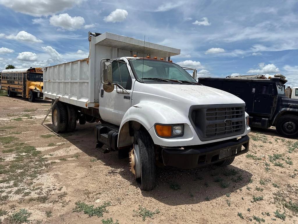Image of Ford F-650 Primary image