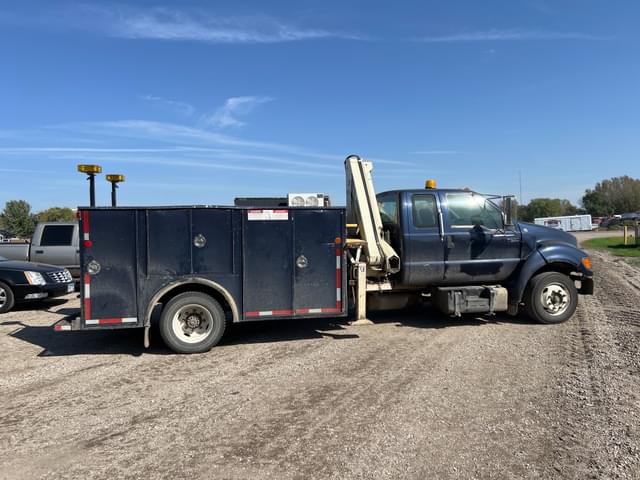 Image of Ford F-650 equipment image 3