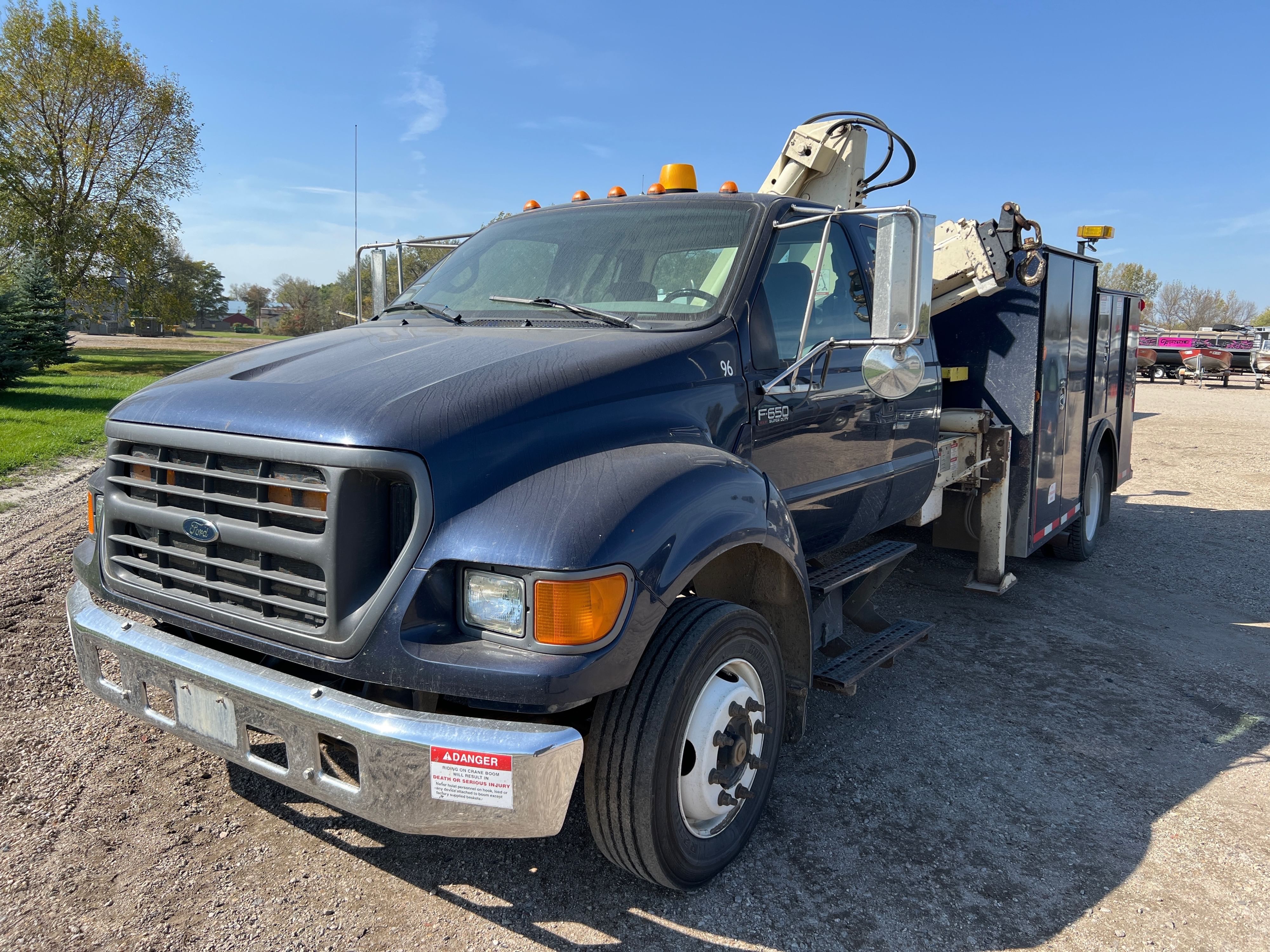 2002 Ford F-650 Equipment Image0