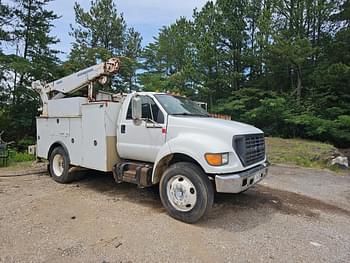 2002 Ford F-650 Equipment Image0