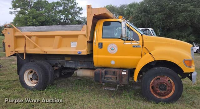 Image of Ford F-750 equipment image 3