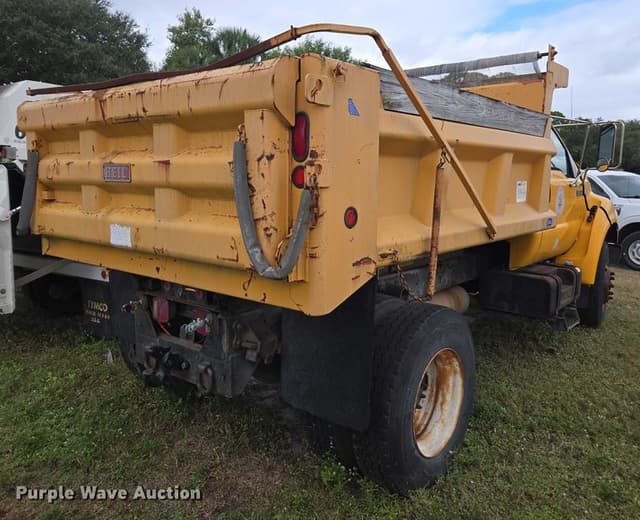 Image of Ford F-750 equipment image 4