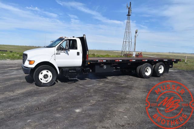 Image of Ford F-750 equipment image 2