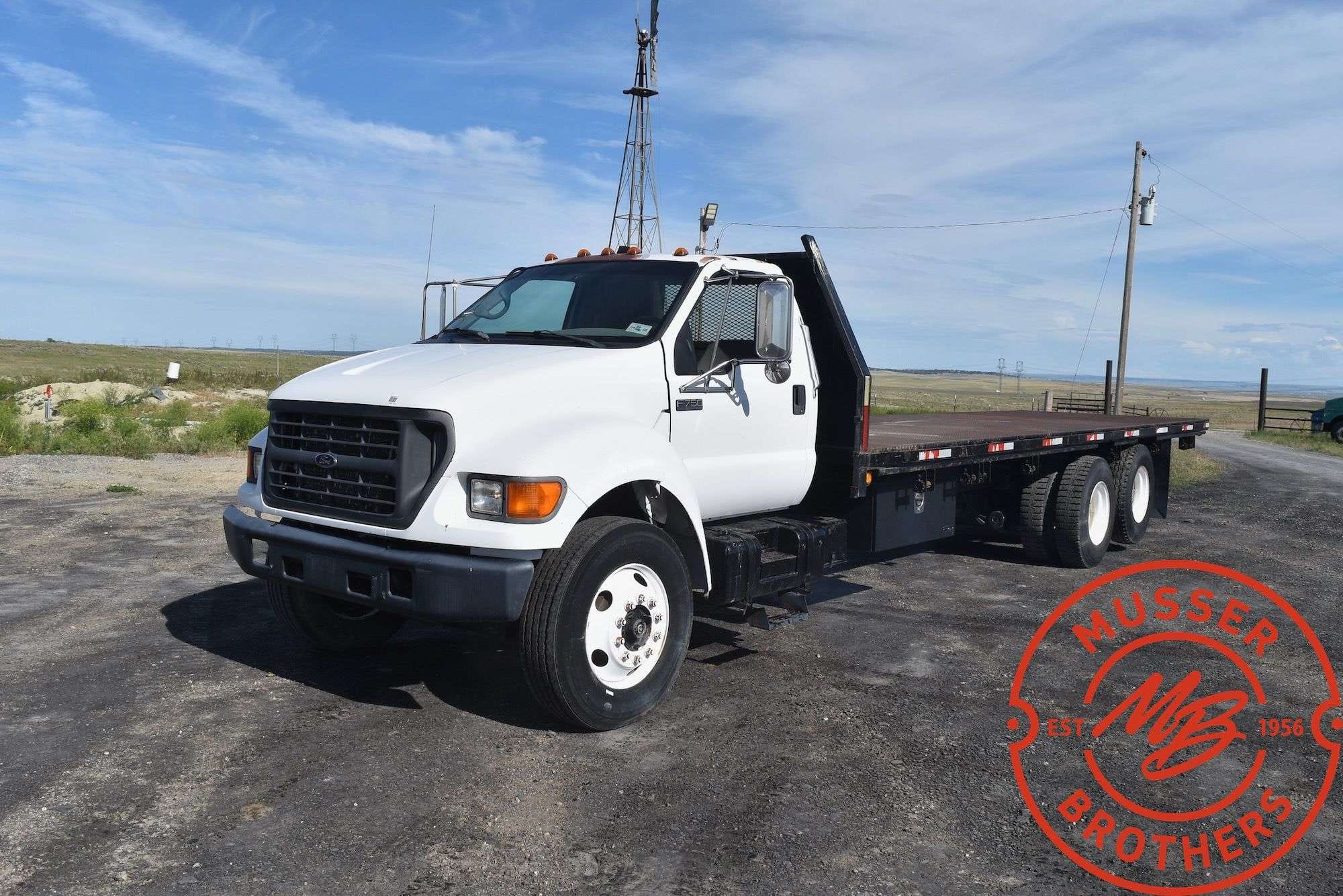 2002 Ford F-750 Equipment Image0