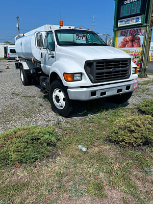 2002 Ford F-750 Image