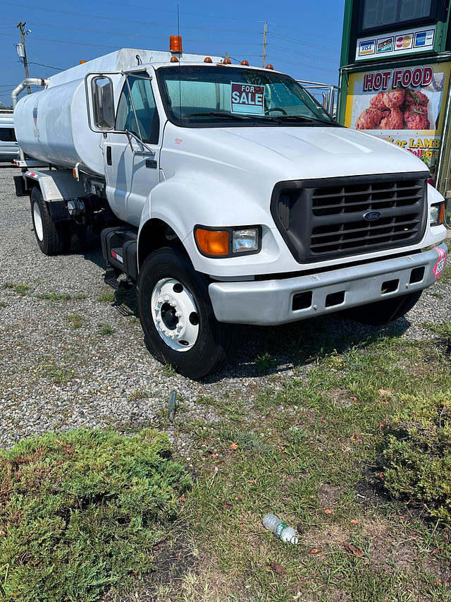 Image of Ford F-750 equipment image 1