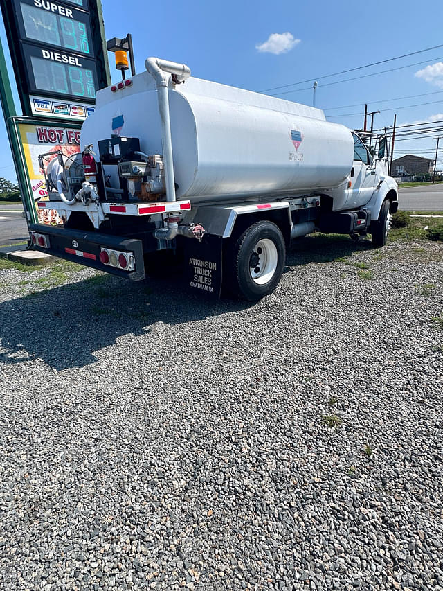 Image of Ford F-750 equipment image 2