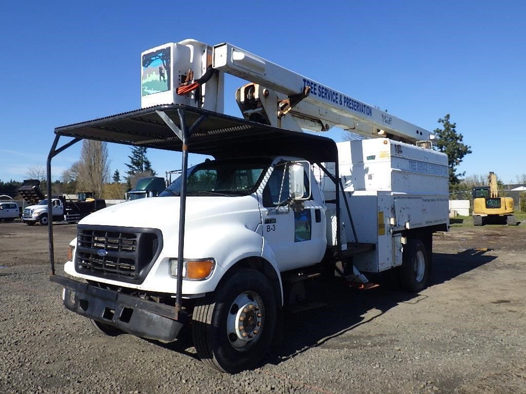 2002 Ford F-750 Equipment Image0
