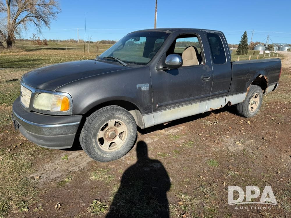 2002 Ford F-150 Equipment Image0