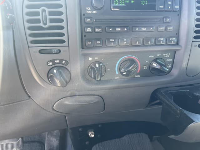 Image of Ford F-150 equipment image 4