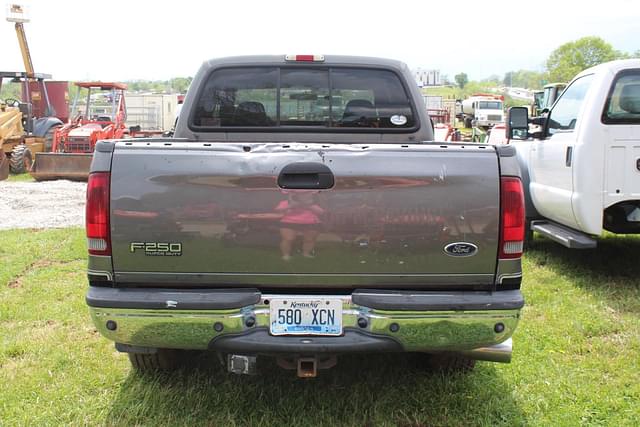 Image of Ford F-250 equipment image 2