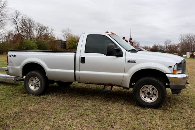 Image of Ford F-250 equipment image 2