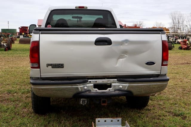 Image of Ford F-250 equipment image 4