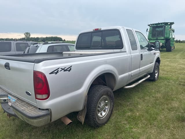 Image of Ford F-250 equipment image 4