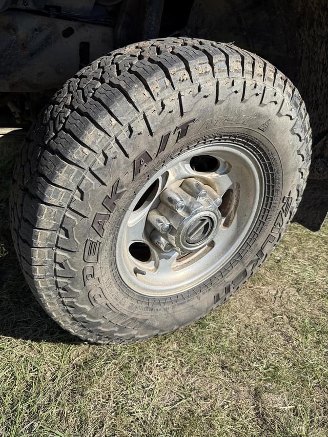 Image of Ford F-250 equipment image 2