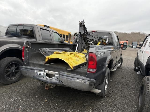 Image of Ford F-250 equipment image 2