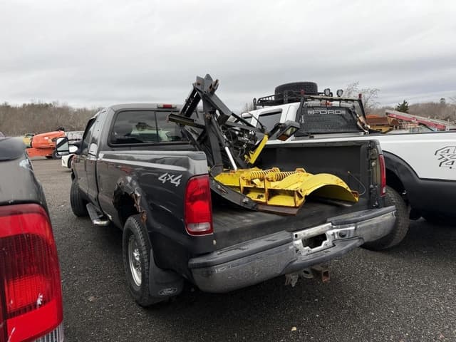 Image of Ford F-250 equipment image 3