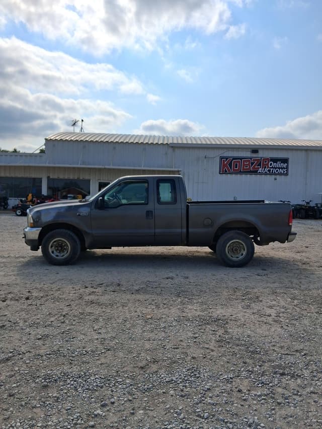 Image of Ford F-250 equipment image 3