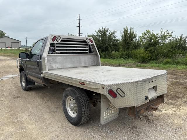 Image of Ford F-250 equipment image 3