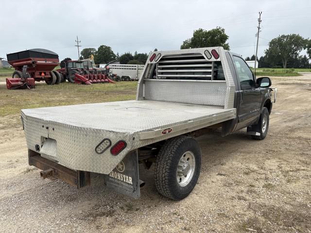 Image of Ford F-250 equipment image 2