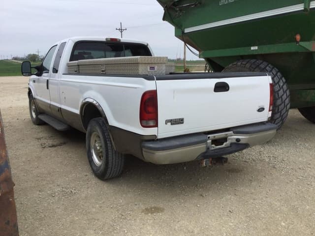 Image of Ford F-250 equipment image 3