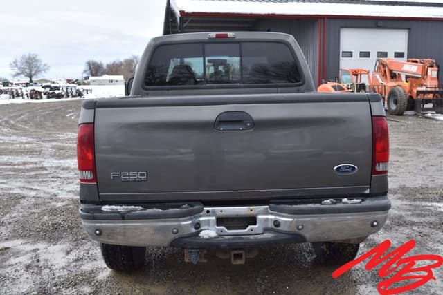 Image of Ford F-250 equipment image 3