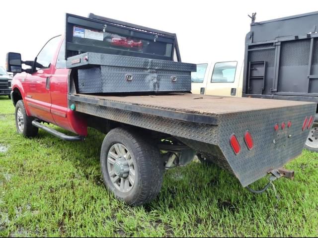Image of Ford F-350 equipment image 3