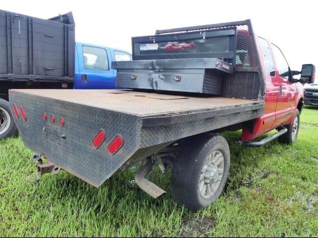 Image of Ford F-350 equipment image 2