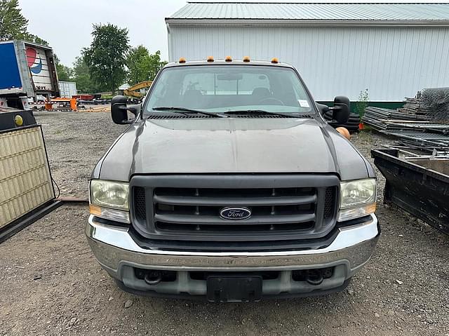 Image of Ford F-350 equipment image 1