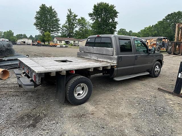 Image of Ford F-350 equipment image 3