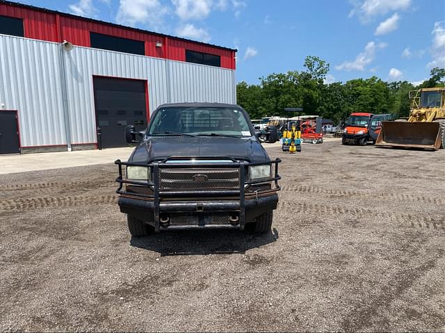 Image of Ford F-350 equipment image 2