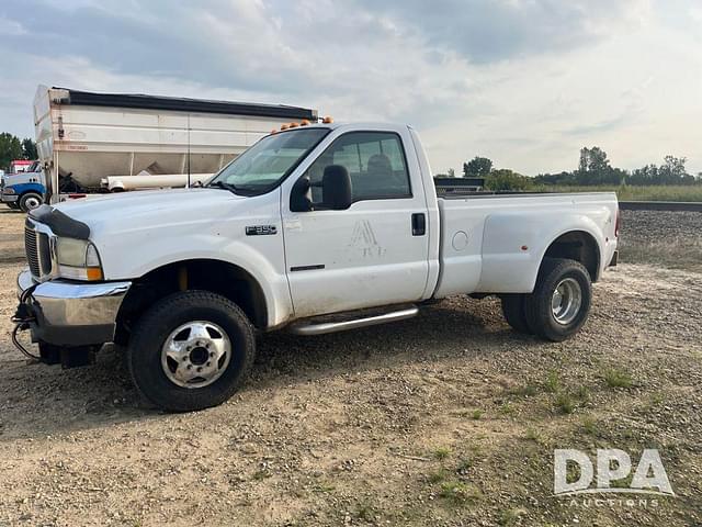 Image of Ford F-350 equipment image 1