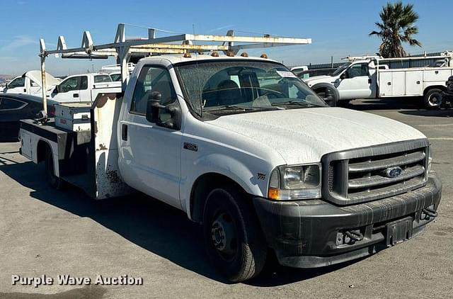 Image of Ford F-350 equipment image 2